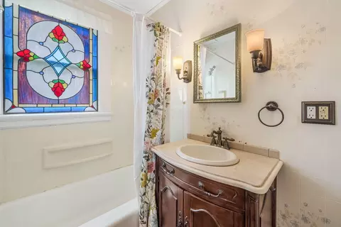 Bath - 105 Elm St, Prospect, OH 43342 photo 2 of 3