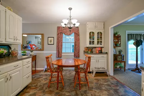 Dining - 5131 Wooten Rd, Athens, OH 45701 photo 1 of 1
