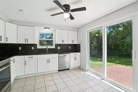 Kitchen - 3115 Larbrook Ct, Dublin, OH 43017 photo 2 of 4