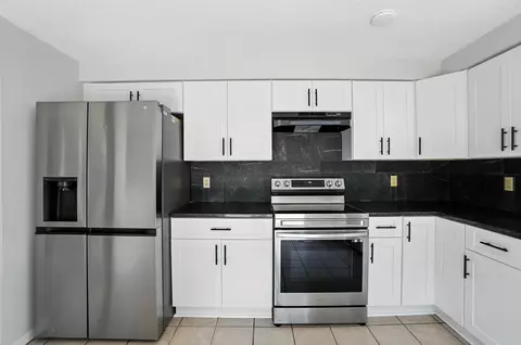 Kitchen - 3115 Larbrook Ct, Dublin, OH 43017 photo 3 of 4