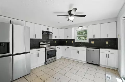 Kitchen - 3115 Larbrook Ct, Dublin, OH 43017 photo 1 of 4