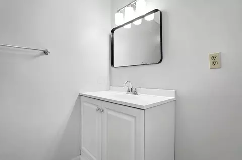 Bath - 3115 Larbrook Ct, Dublin, OH 43017 photo 3 of 4