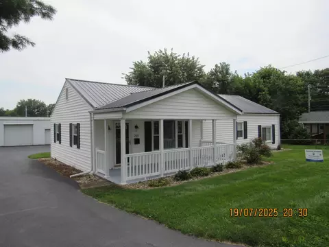 208 Moats Dr, Circleville, OH 43113