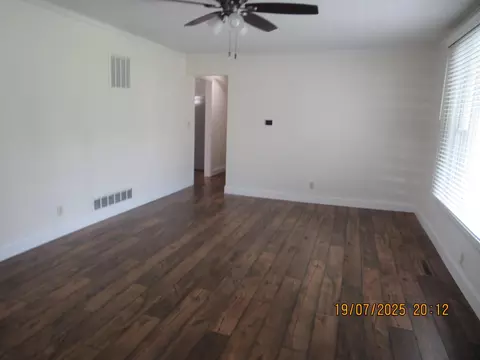 208 Moats Dr, Circleville, OH 43113 photo 8