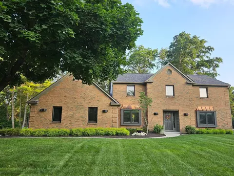 5077 Donegal Cliffs Dr, Dublin, OH 43017