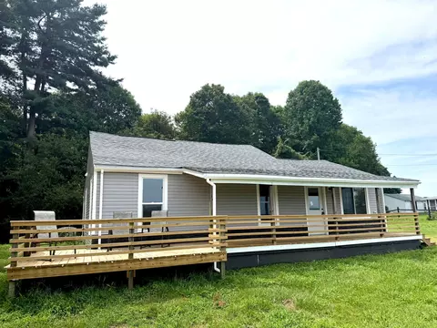 325 Lake Rd SE, Lancaster, OH 43130