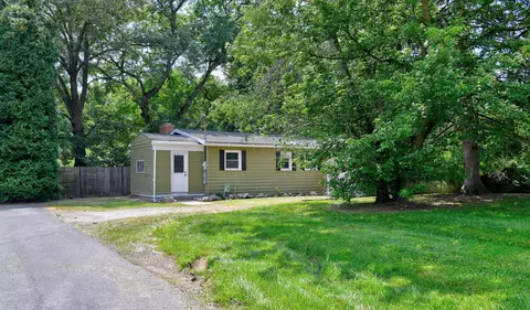 819 South St, Etna, OH 43018