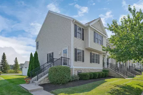 472 Autumn Ridge Cir, Pickerington, OH 43147