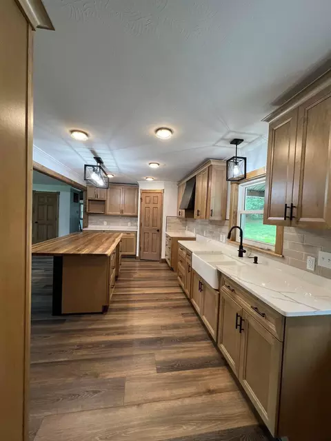 Kitchen - 43219 Smith Goeglein Dr, Pomeroy, OH 45769 photo 4 of 7