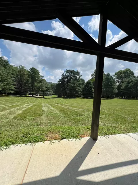 Exterior - 43219 Smith Goeglein Dr, Pomeroy, OH 45769 photo 5 of 11