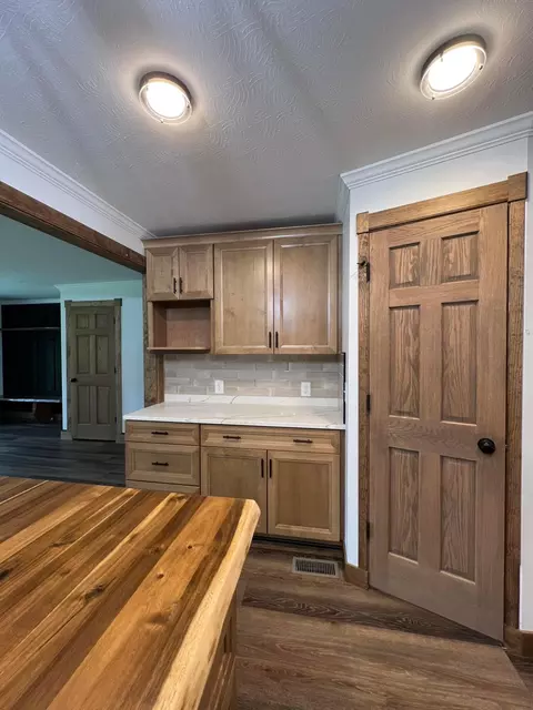Kitchen - 43219 Smith Goeglein Dr, Pomeroy, OH 45769 photo 6 of 7