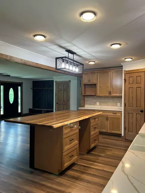 Kitchen - 43219 Smith Goeglein Dr, Pomeroy, OH 45769 photo 2 of 7