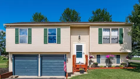 913 Lateglow Ct, Newark, OH 43055