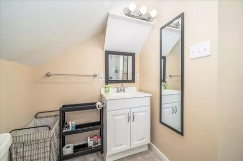 Bath - 131 Eldon Ave, Columbus, OH 43204 photo 3 of 4