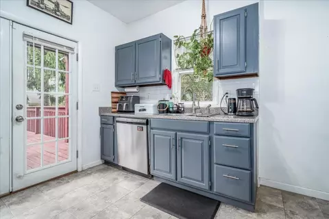 Kitchen - 131 Eldon Ave, Columbus, OH 43204 photo 1 of 3