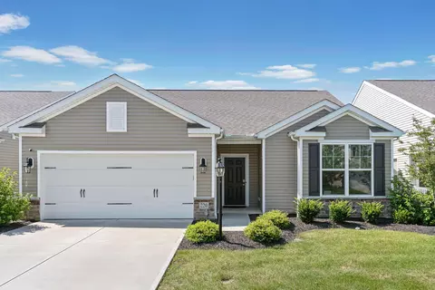 220 Woodland Sky Dr, Pataskala, OH 43062