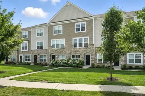 456 Autumn Ridge Cir, Pickerington, OH 43147