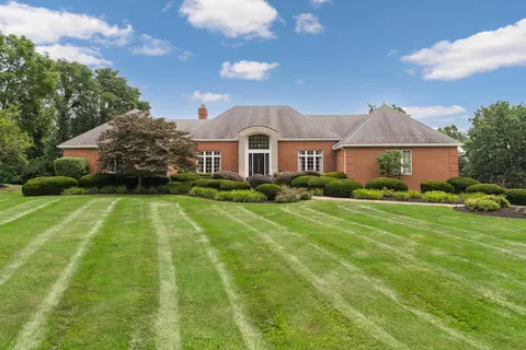1935 Abbotsford Green Dr, Powell, OH 43065