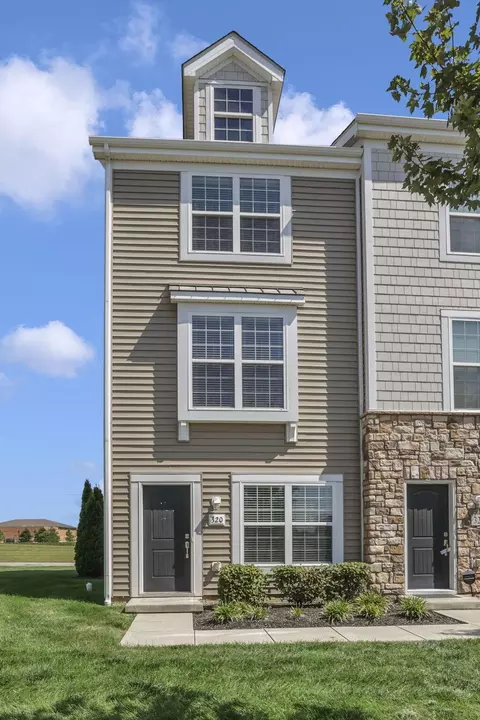 320 Autumn Ridge Cir, Pickerington, OH 43147