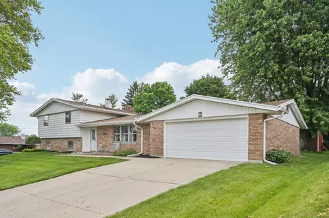 3152 Sherwood Park Dr, Springfield, OH 45505