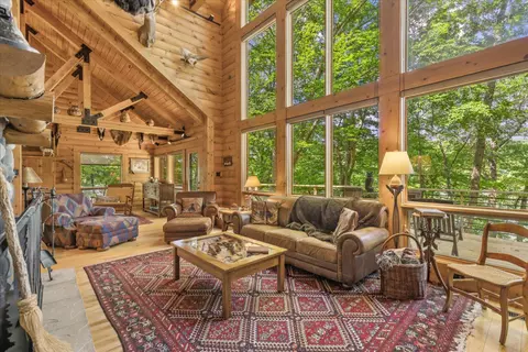 654 Natchez Ln, Sugar Grove, OH 43155