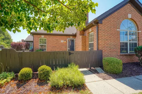 2593 Trotterslane Dr, Columbus, OH 43235