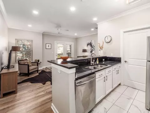 37 Buttles Ave #D, Columbus, OH 43215
