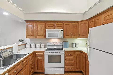 Kitchen - 16 Eagle Dr, Mount Vernon, OH 43050 photo 2 of 2