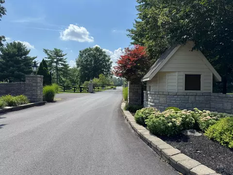 5809 Clover Ln, Westerville, OH 43081
