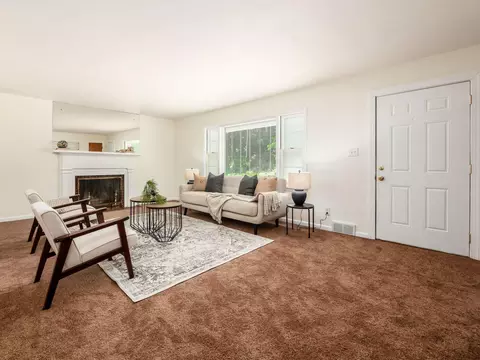 Living - 434 E Fair Ave, Lancaster, OH 43130 photo 1 of 3