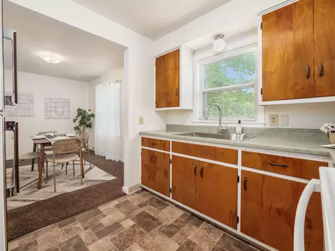 Kitchen - 434 E Fair Ave, Lancaster, OH 43130 photo 2 of 2