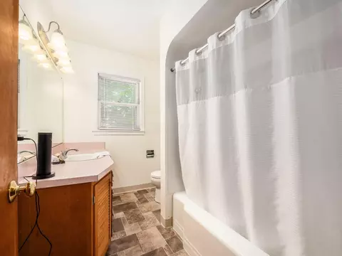 Bath - 434 E Fair Ave, Lancaster, OH 43130 photo 1 of 3