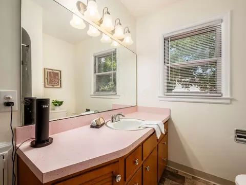 Bath - 434 E Fair Ave, Lancaster, OH 43130 photo 2 of 3