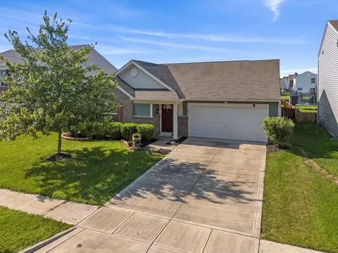 7561 Maple Trunk Dr, Canal Winchester, OH 43110