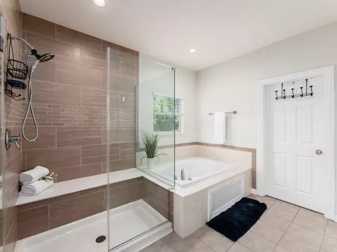 Bath - 8041 Summerhouse Dr E, Dublin, OH 43016 photo 4 of 10