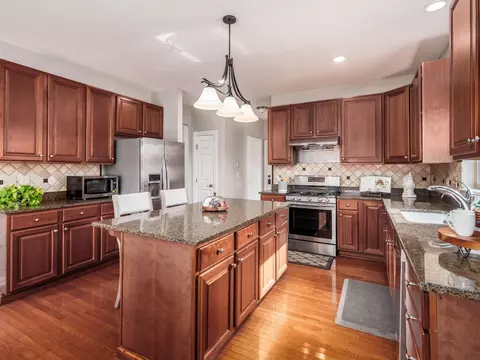 Kitchen - 8041 Summerhouse Dr E, Dublin, OH 43016 photo 3 of 5