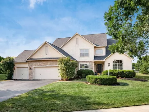 8041 Summerhouse Dr E, Dublin, OH 43016