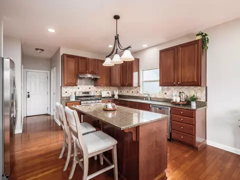 Kitchen - 8041 Summerhouse Dr E, Dublin, OH 43016 photo 1 of 5