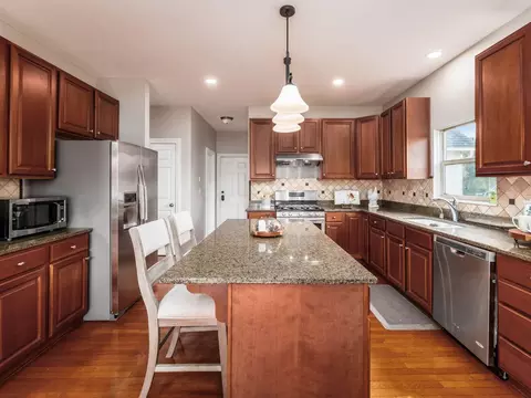 Kitchen - 8041 Summerhouse Dr E, Dublin, OH 43016 photo 2 of 5