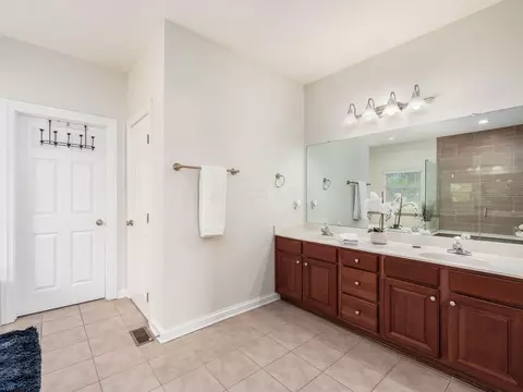 Bath - 8041 Summerhouse Dr E, Dublin, OH 43016 photo 3 of 10