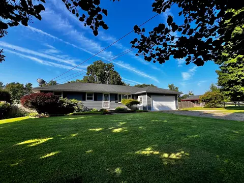 18396 Hall Dr, Mount Vernon, OH 43050