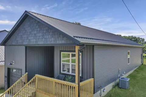 915 Weiant Ave, Newark, OH 43055