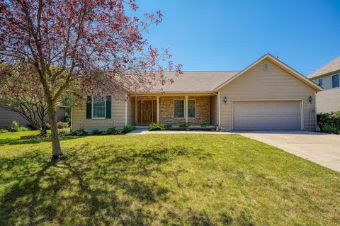 1453 Hickory Gate Dr, Marysville, OH 43040