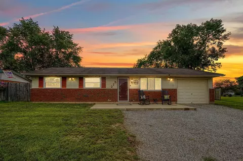 275 Pawnee Dr, Circleville, OH 43113