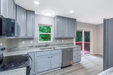 Kitchen - 928 Rutter Ave, Lancaster, OH 43130 photo 4 of 6