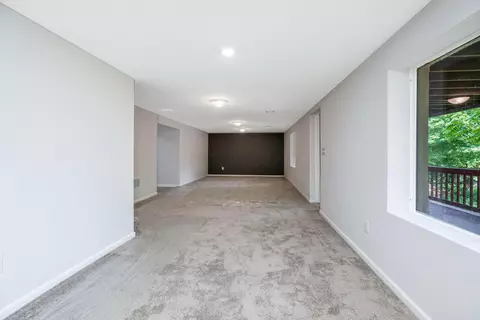 Living - 928 Rutter Ave, Lancaster, OH 43130 photo 5 of 7