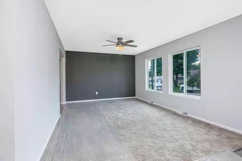 Living - 928 Rutter Ave, Lancaster, OH 43130 photo 2 of 7