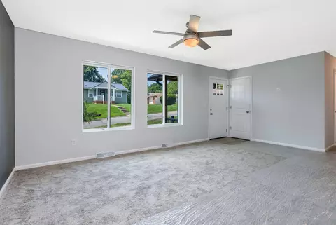 Living - 928 Rutter Ave, Lancaster, OH 43130 photo 3 of 7