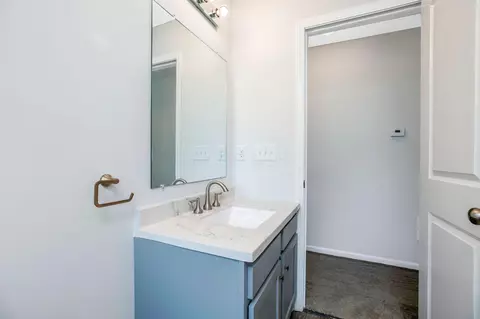 Bath - 928 Rutter Ave, Lancaster, OH 43130 photo 3 of 6