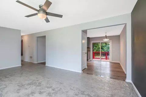 Living - 928 Rutter Ave, Lancaster, OH 43130 photo 4 of 7